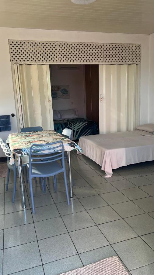 Damyr Place Faaa Exterior foto